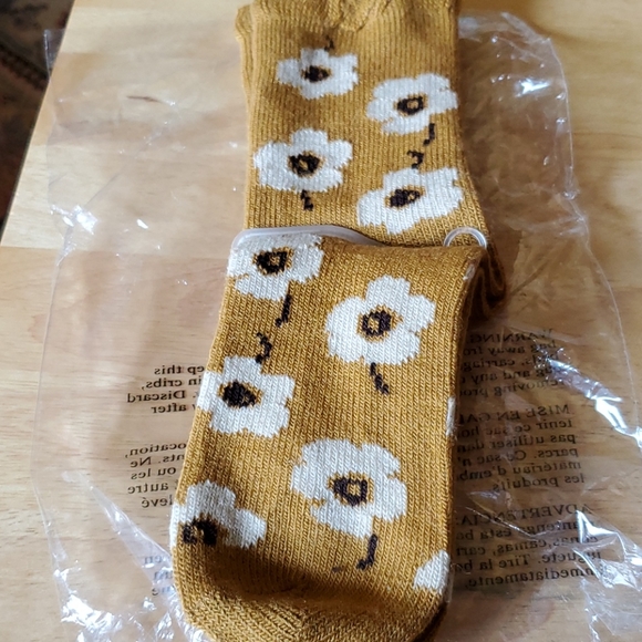Daisy Socks 🎄 - Picture 4 of 4